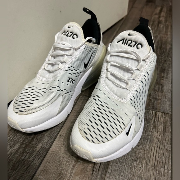 Nike Air Max 270 🤍 {SOLD} - Picture 2 of 10